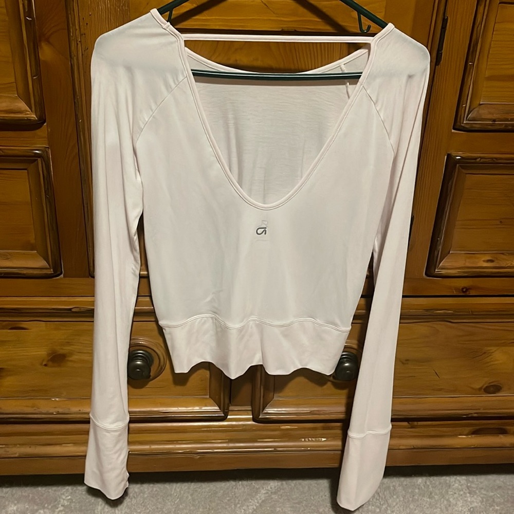Open back Gap athleisure light pink top